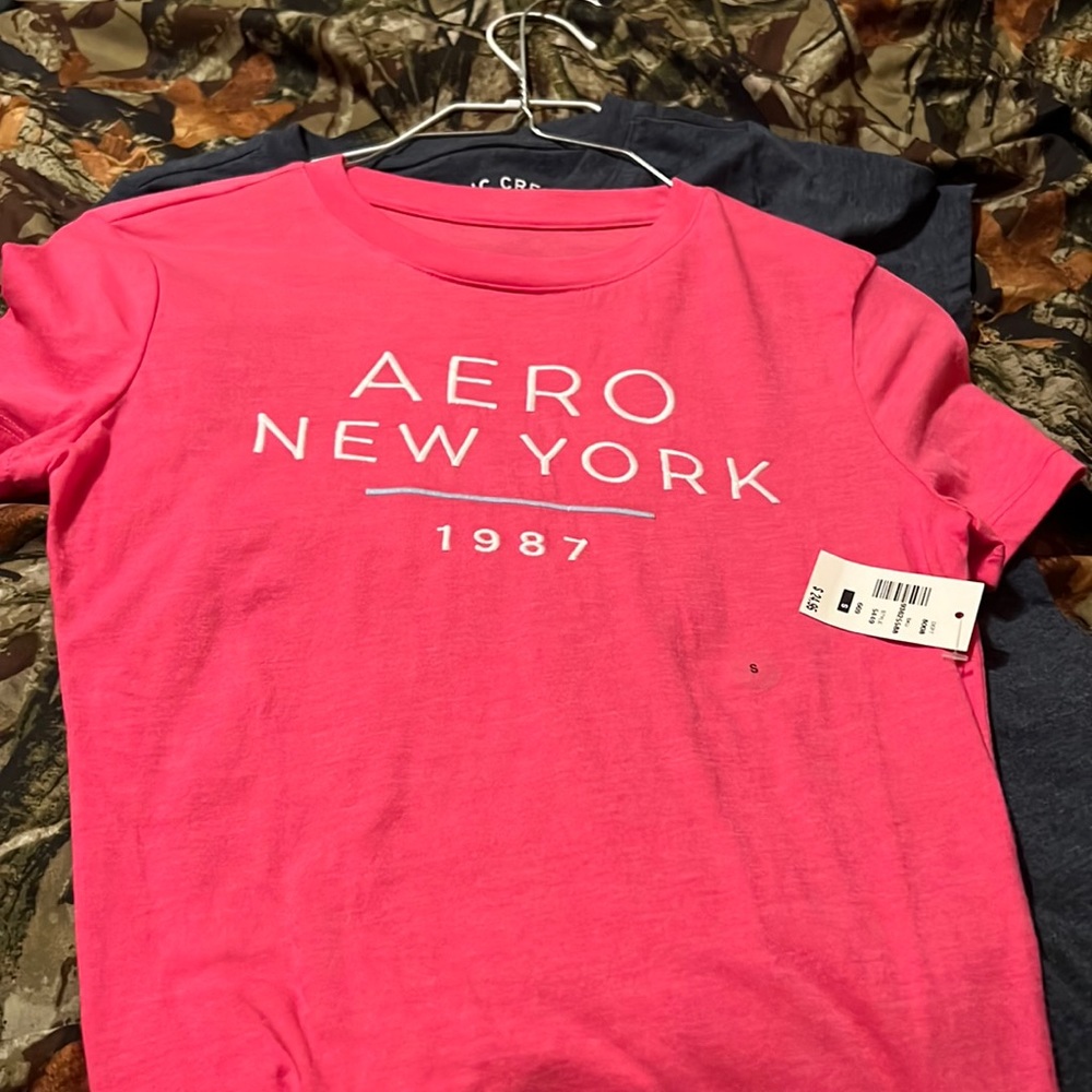 Aero tee shirt brand new pink size small